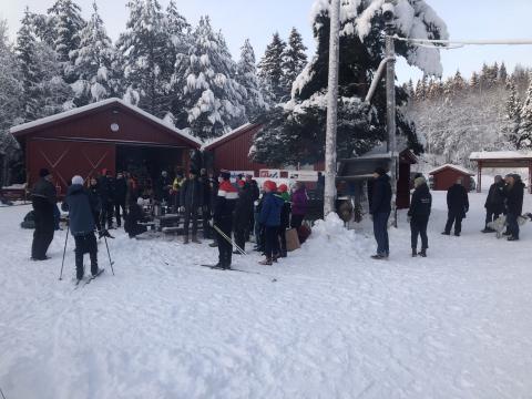 Bål, kaffe, saft og grillmat etter løpet 